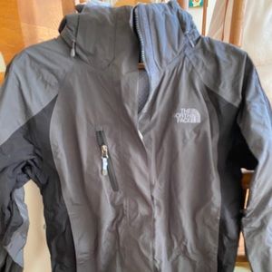 Women’s hyvent northface in size medium